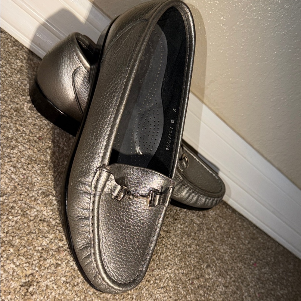 SAS Women's Metallic Silver Loafers 👞 size 9